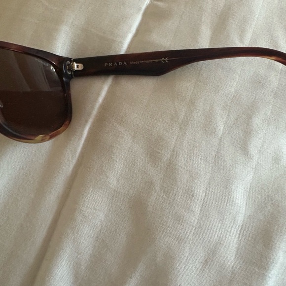 Prada sunglasses - Picture 6 of 8